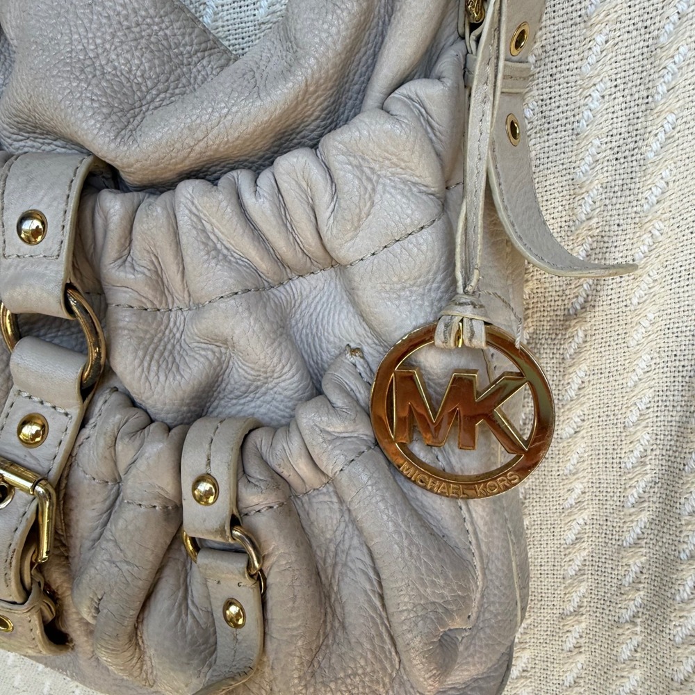 Michael Kors Leather Shoulder Bag Purse Hobo Satchel Jennings Neutral keychain - Picture 8 of 16